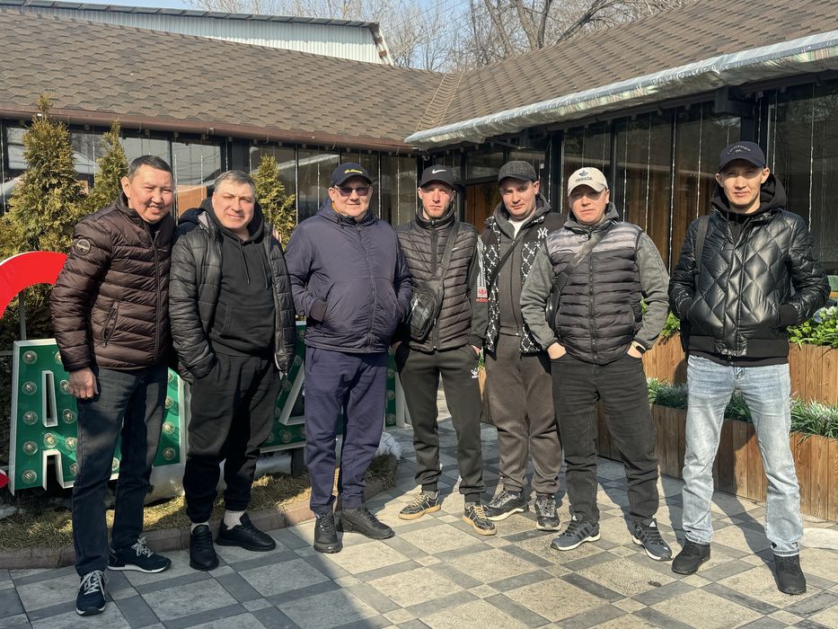 Разнорабочие, грузчики.