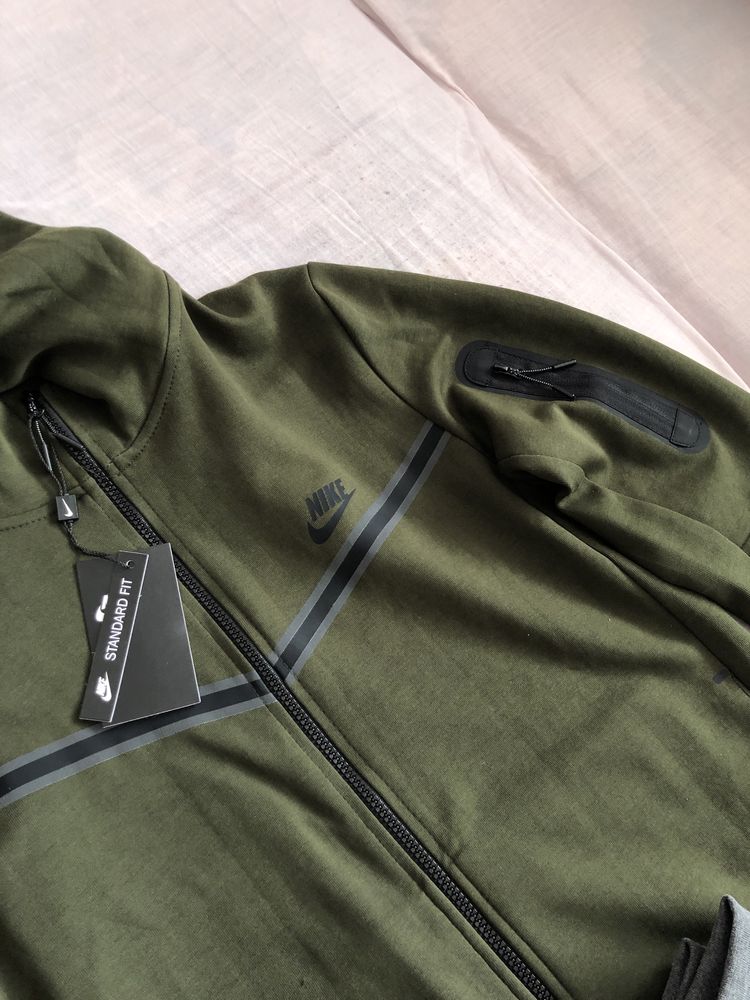 Комплект Nike tech fleece размер Л суичър mercurial tiempo Adidas Ace