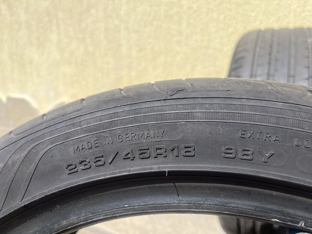 2 бр. летни гуми 235/45/18 GoodYear 5 mm DOT 2518