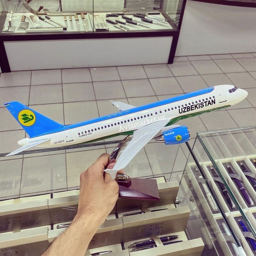 Самолет модель Airbus A320 Uzbekistan Airways сувенир/игрушка