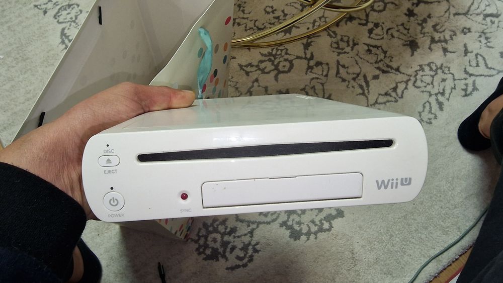 Vând Nintendo WII U