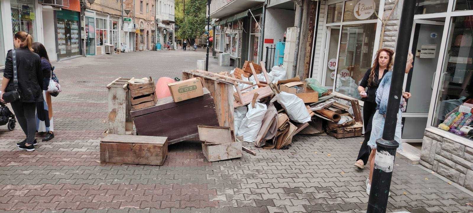 Извозване на отпадъци. Чистене. Собствен транспорт