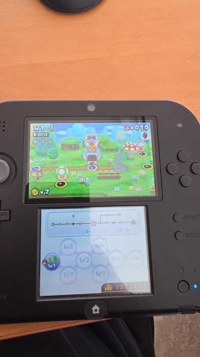 Nintendo 2ds impecabil cu 2 super jocuri exclusive pentru ea !