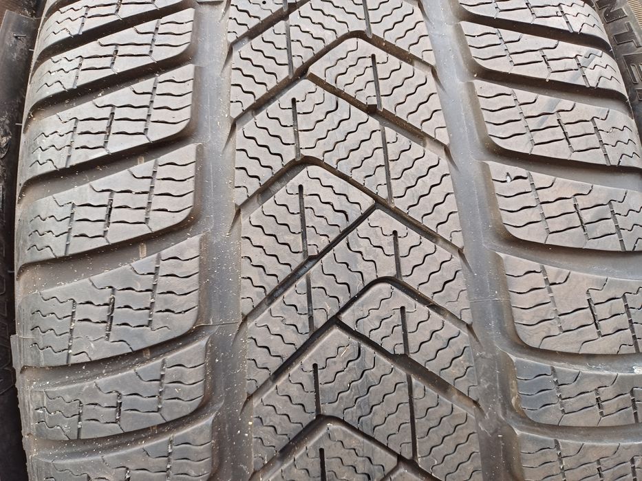 Гуми 245/40/19със275/35/19 Пирели