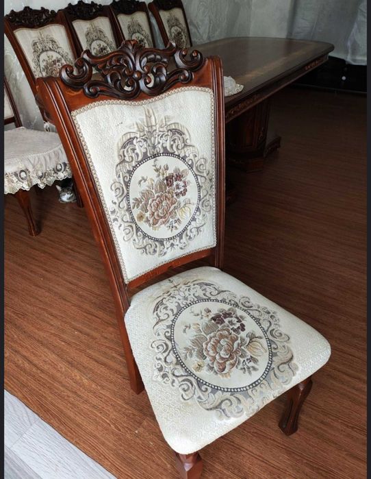 Продаётся стол со стульями