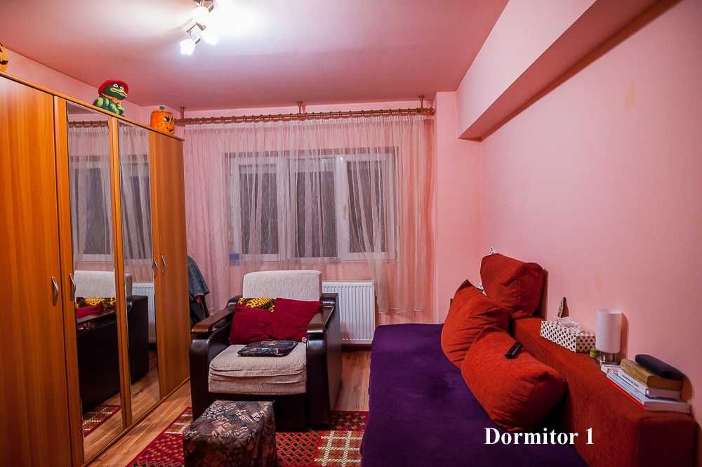 Vand - Schimd Apartament 4 camere, bucatarie, 2 băi in Chisineu Cris