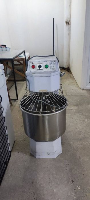 Тестомешалка Hongling H30F  в идеальном состоянии