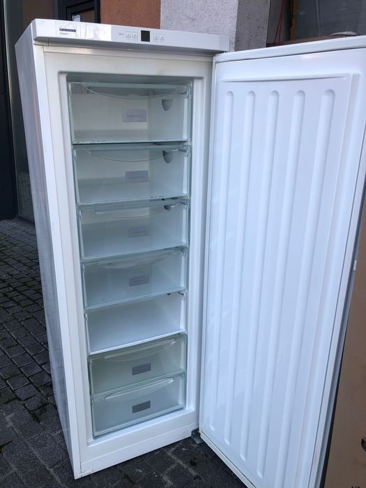 Продавам вертикален фризер Liebherr  – 350 лв