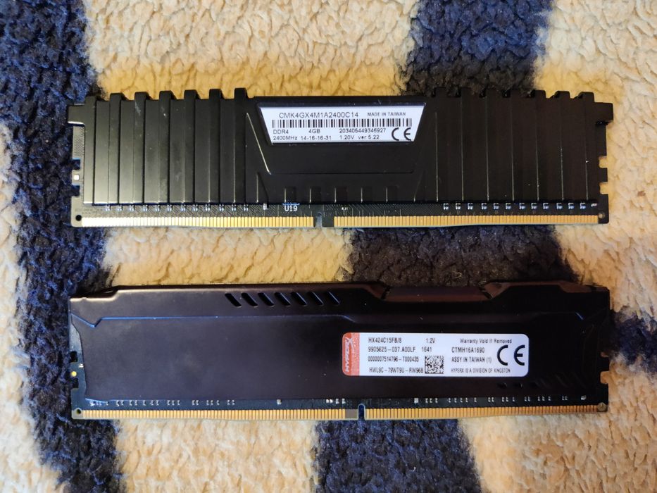 +++ Memorie RAM DDR4 plăcuțe de 4Gb Corsair și Kingston +++