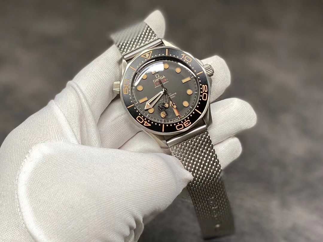 omega seamaster 007 diver 300m титан
