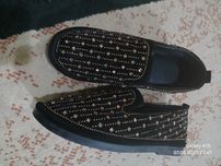 Yangi kiyilmagan tufli