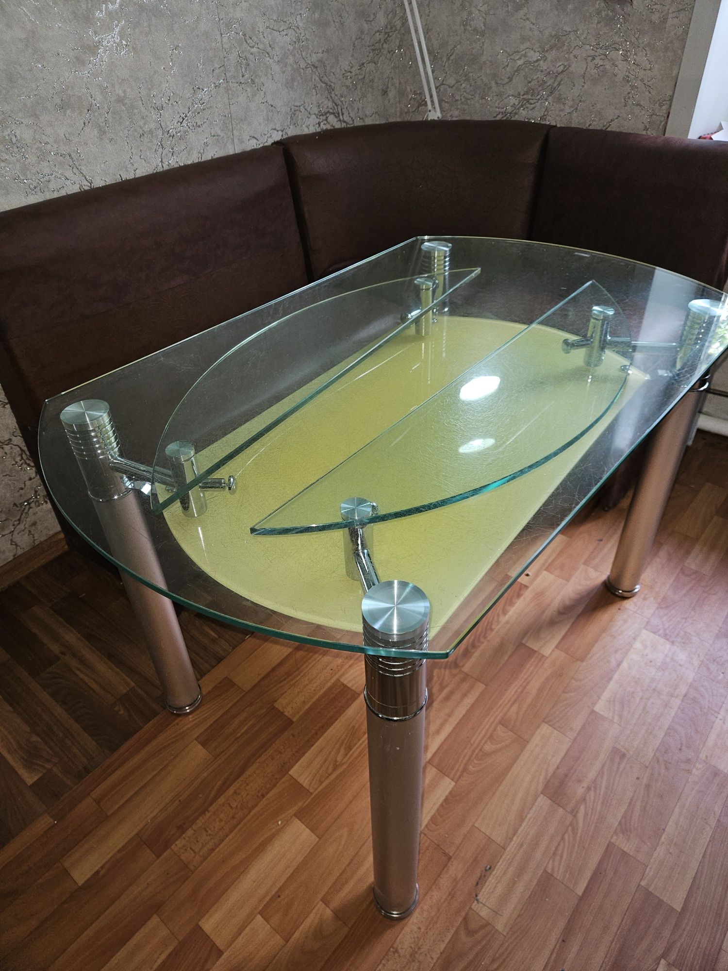 Стол стеклянный, раздвижной.