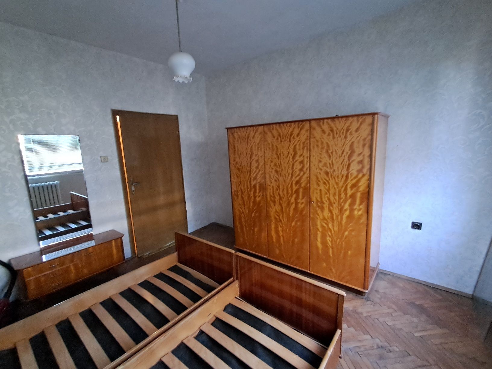 СЕКЦИЯ и Спалня употребявани