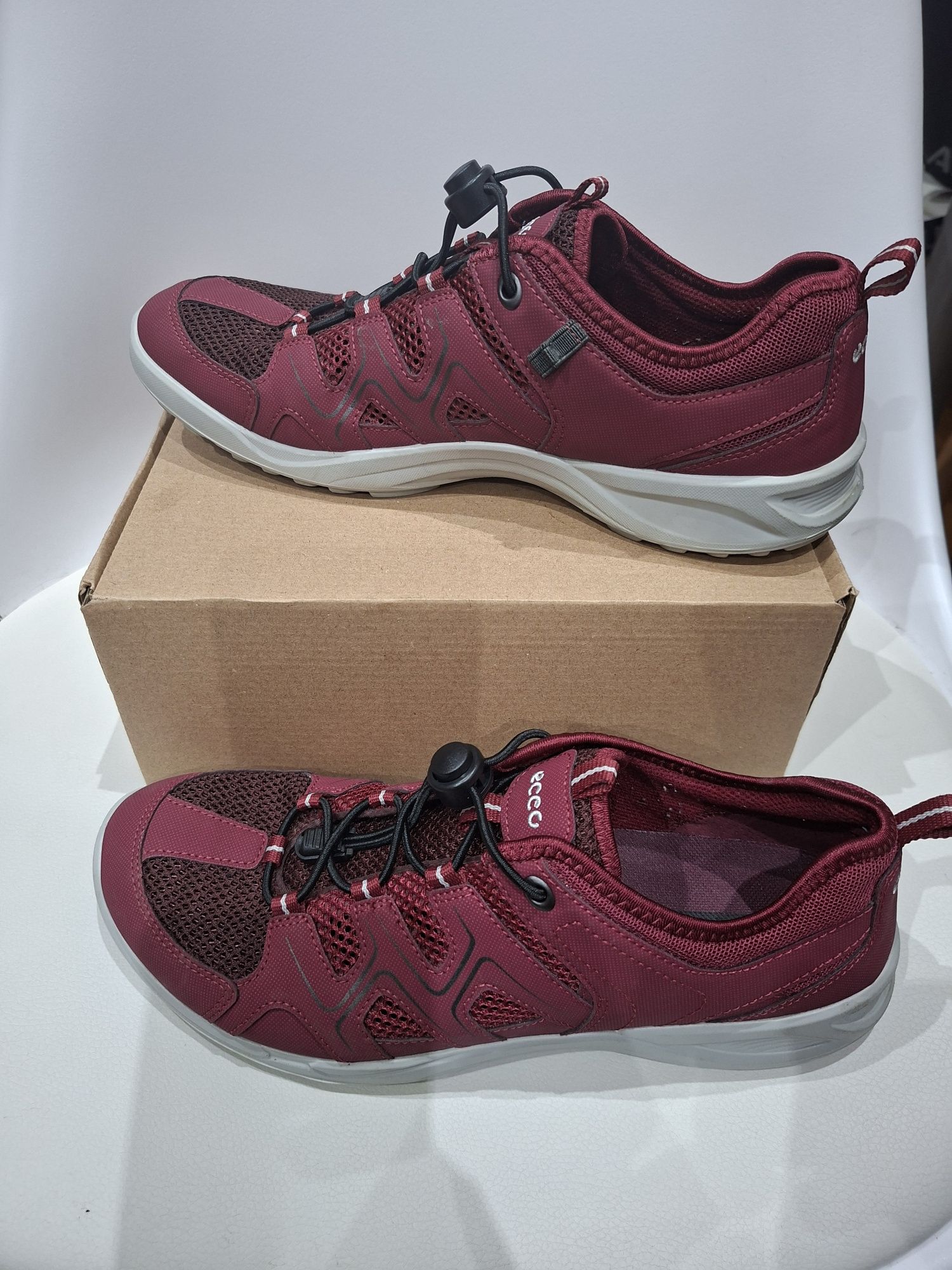 Adidasi ecco marime 40