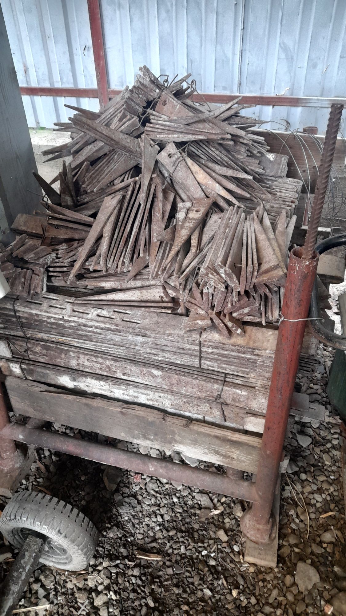 Cravate și montanți pentru cofraje