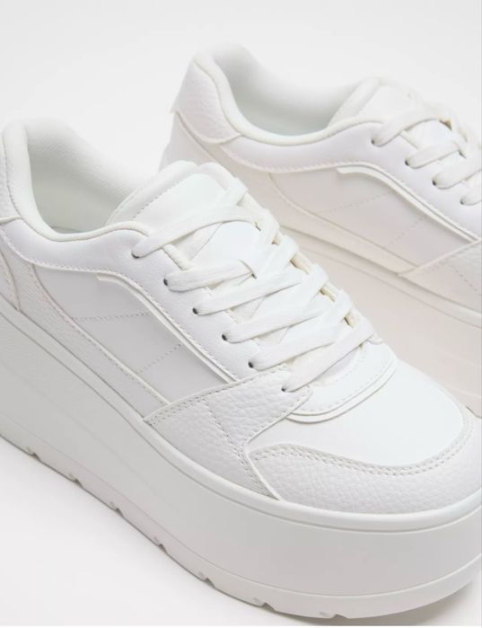 Едноцветни-бели кецове от Zara с платформа