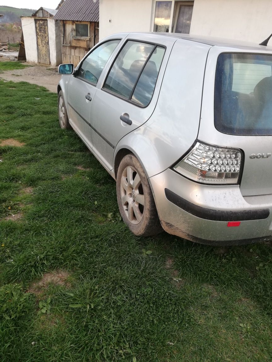 Vând golf 4 motor 1.6