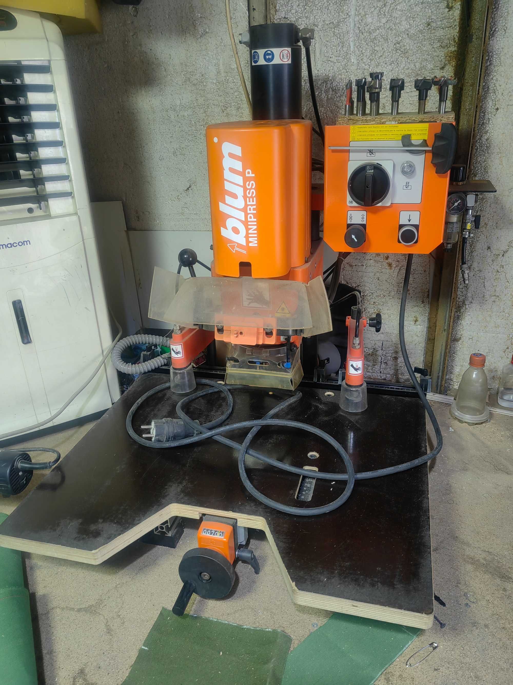 Присадочный станок BLUM Minipress P