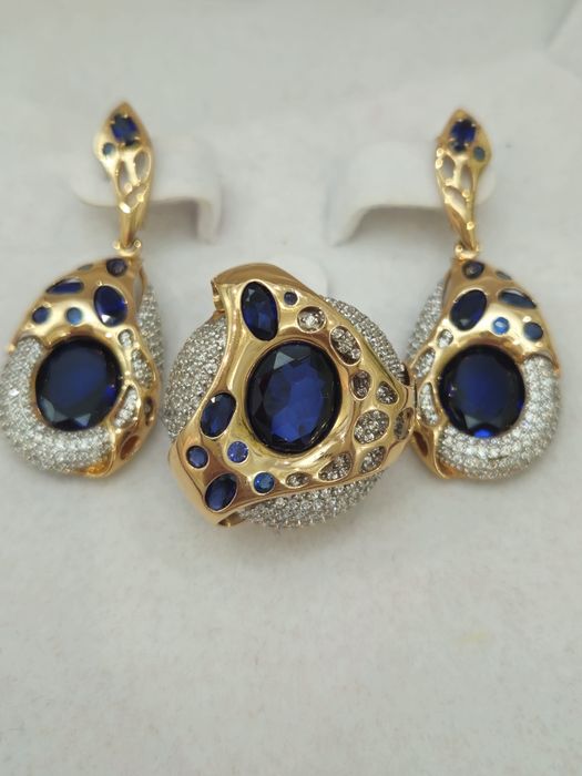 Продам новый золотой набор с сапфиром  585пр.