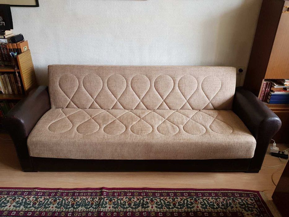 Разтегателен диван-клик-кларк с ракла отдолу и подлакърници еко кожа