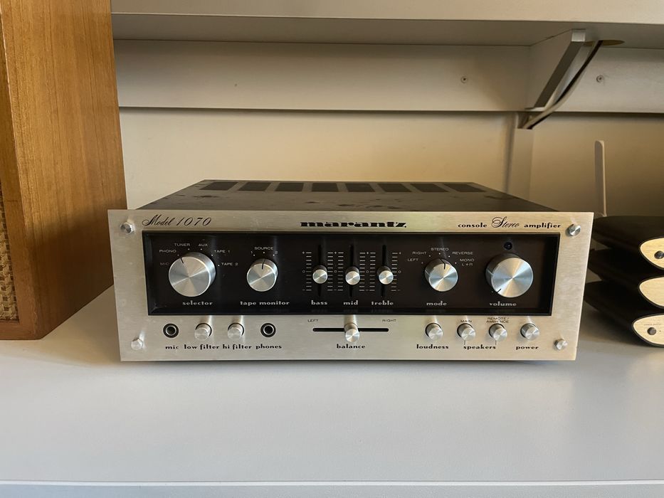 Jucarii - amplificator Marantz 1070