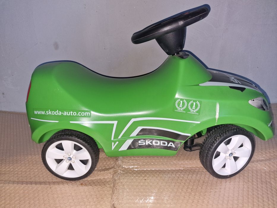 Mașinuța Ride On Skoda