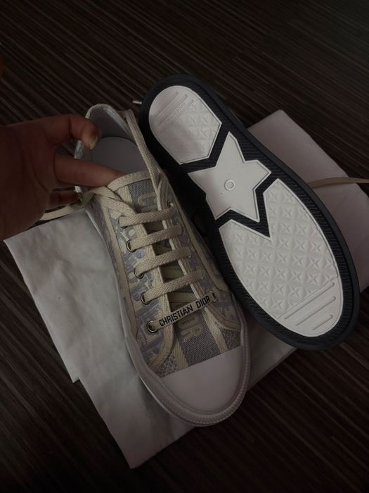 Christan Dior walk’n