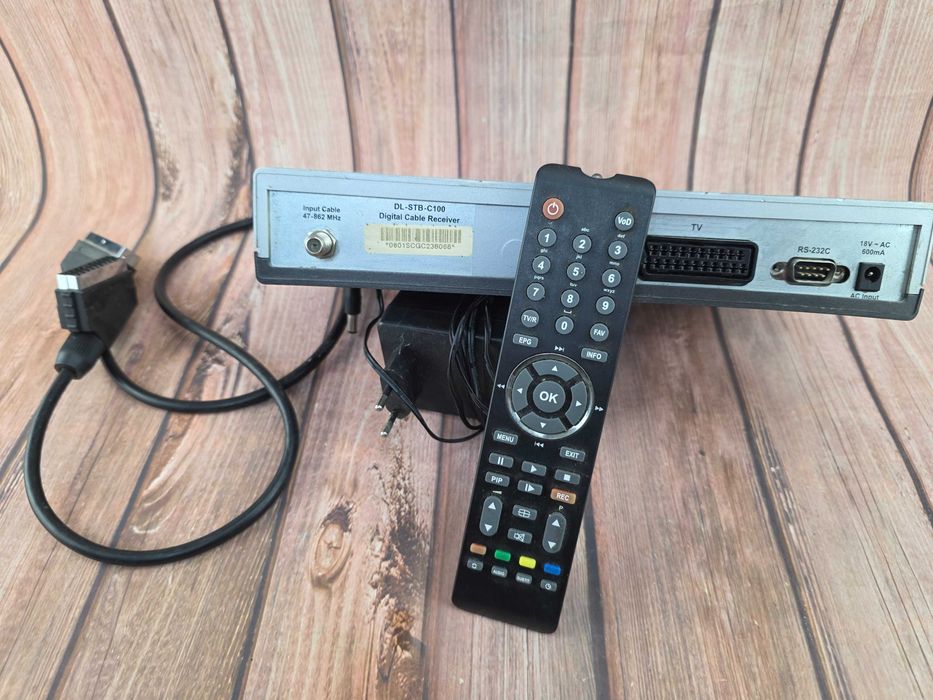 Цифров приемник за кабелна телевизия  Deltaline DL-STB-C100