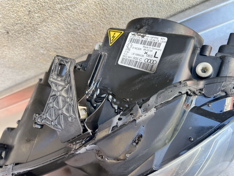 Far stanga bixenon fara adaptiv si led Audi A4 B8 Facelift cu DEFECT