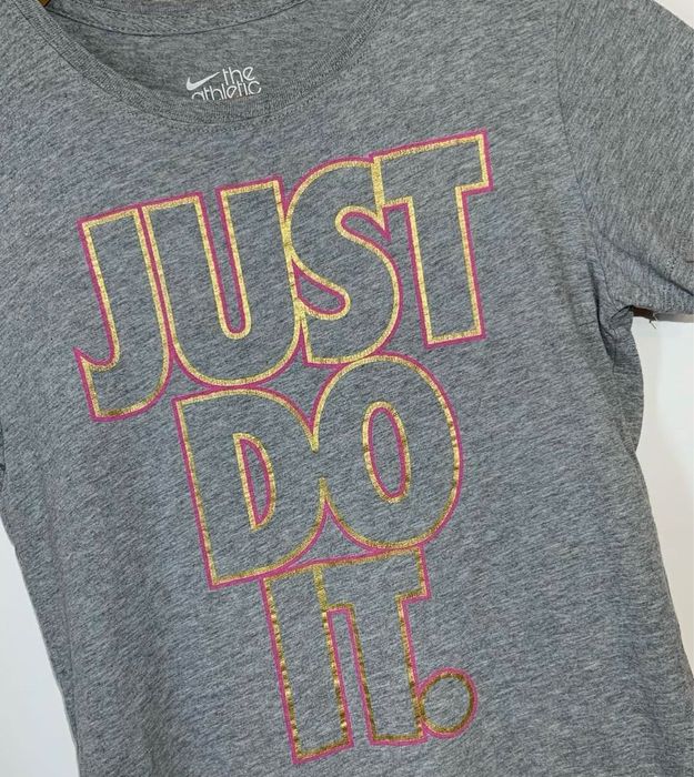 Дамска тениска “Nike”