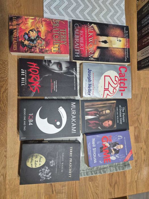 Книги на английски език - Джордж Р.Р.Мартин,Тери Пратчет,Мураками и др