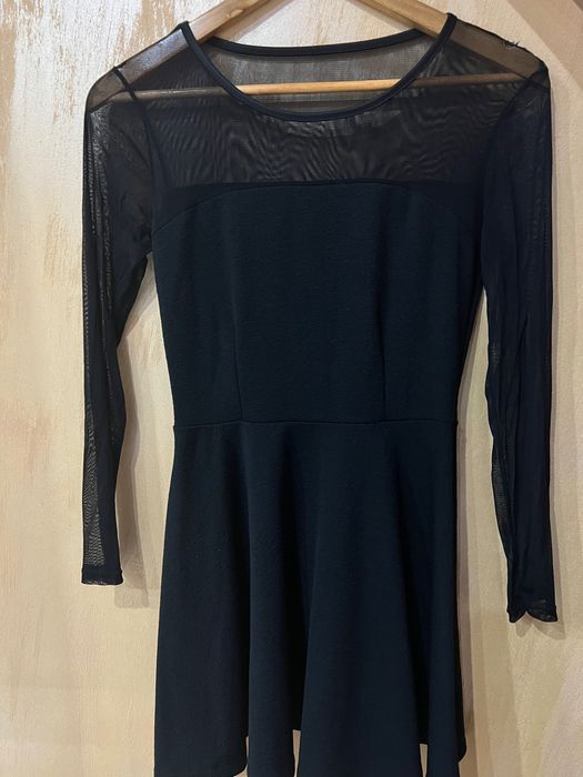 Рокля с тюлени ръкави