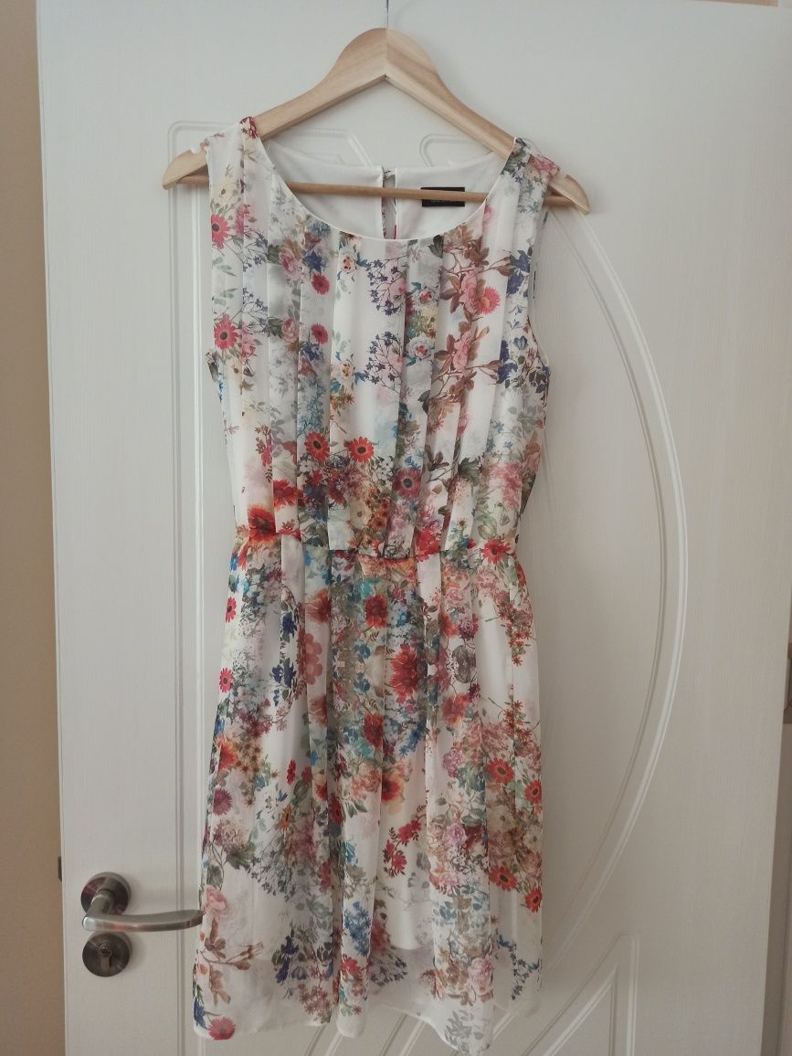 Ефирна рокля с флорален принт
