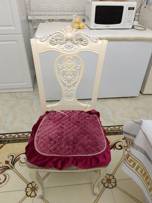 Стол со стульями