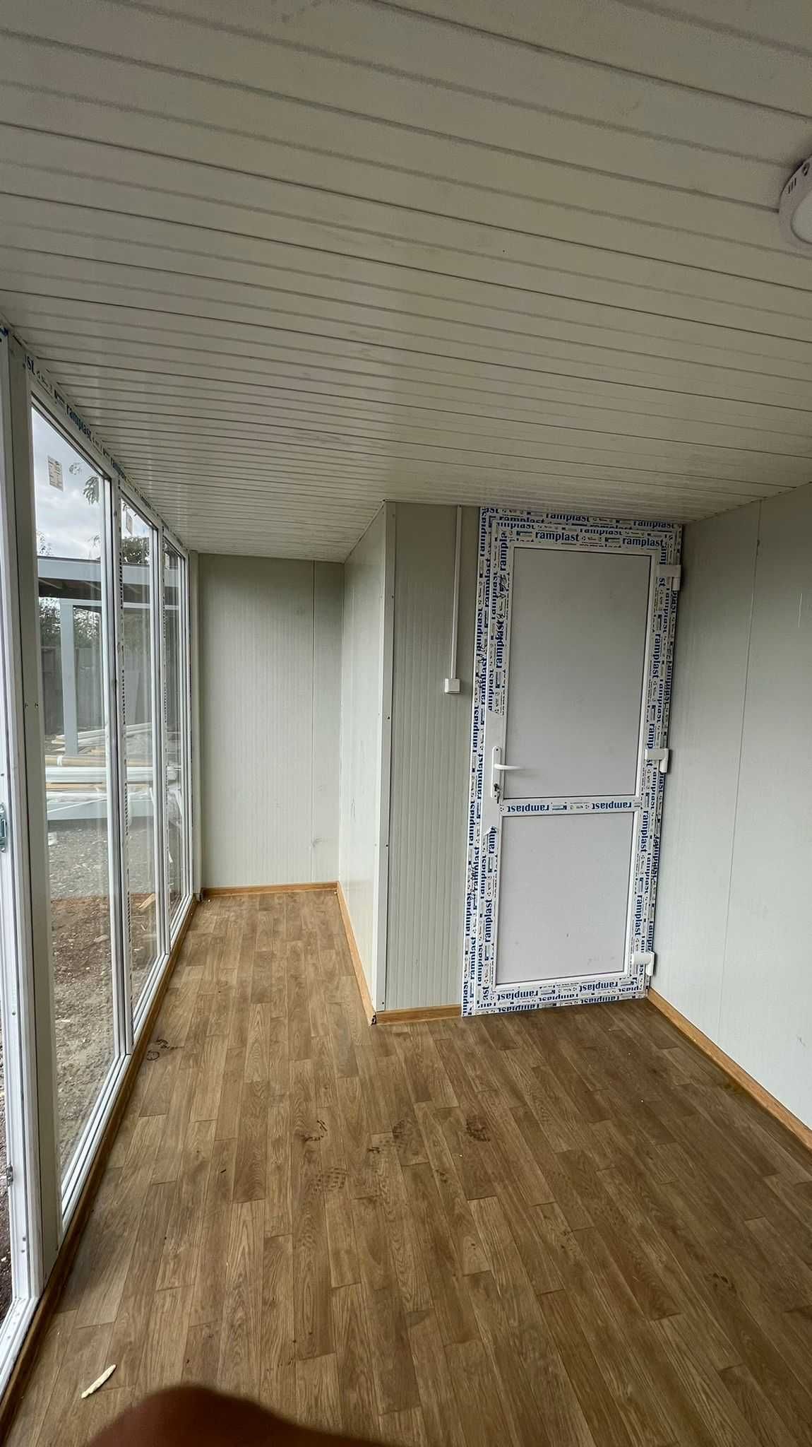 Container de birou cu baie, 6x2,4 metri, 6.500 Euro + TVA