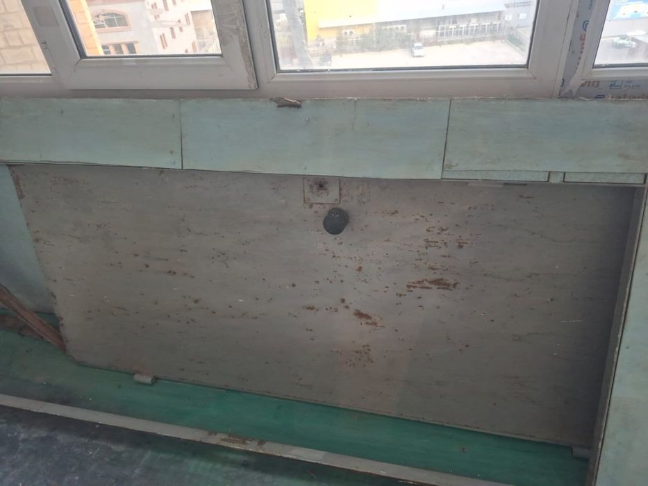 Старая железная дверь