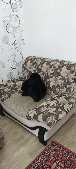 Продам 2 раскладных кресла, 1 подставку под ТВ, 1 кресло