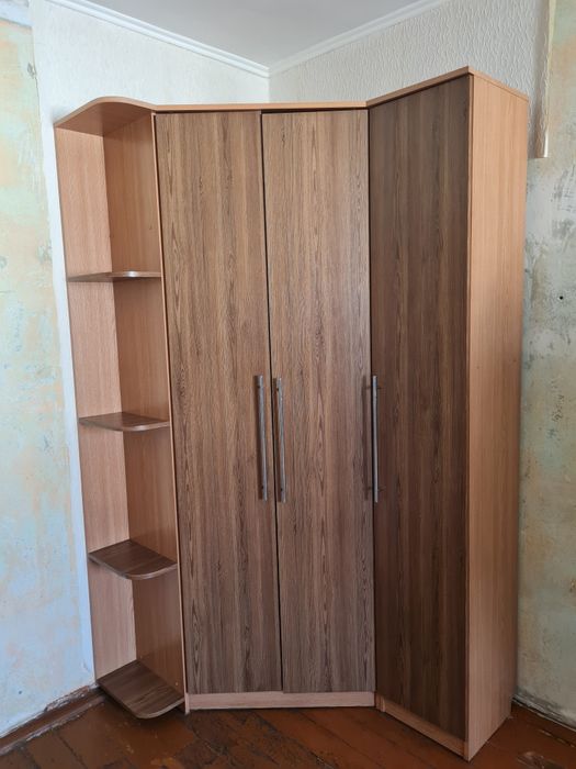 Угловой  шифонер