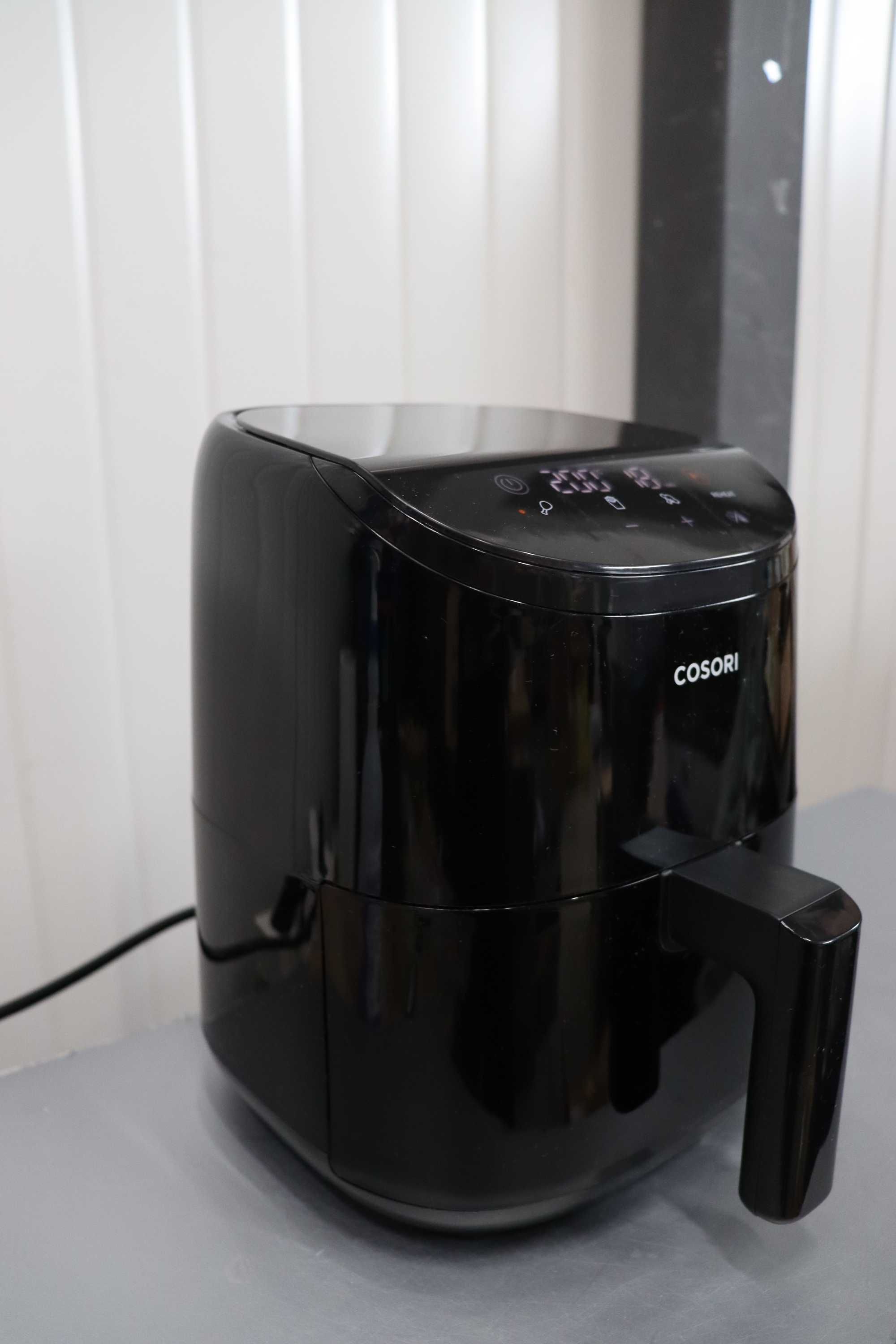 Air Fryer COSORI с горещ въздух 2л, 75-205C, 30 онлайн рецепти, 900W