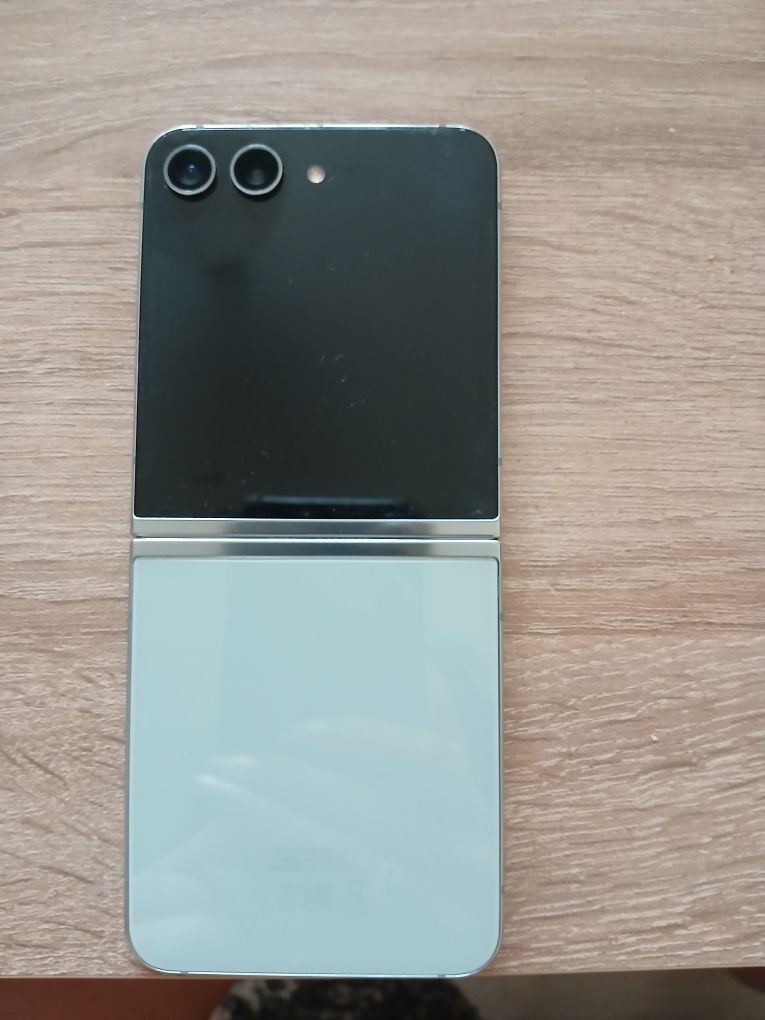 Samsung Z Flip 5 SM - F731B