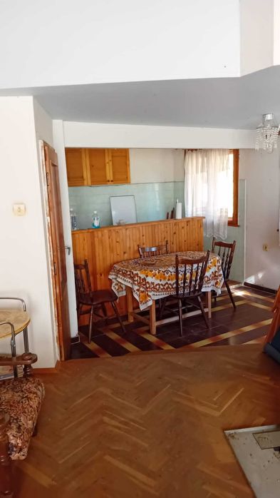 Красива вила в село Стайчовци, община Трън