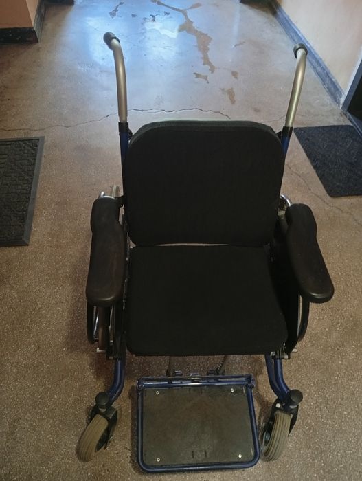 Scaun rulant pentru persoane cu dizabilități