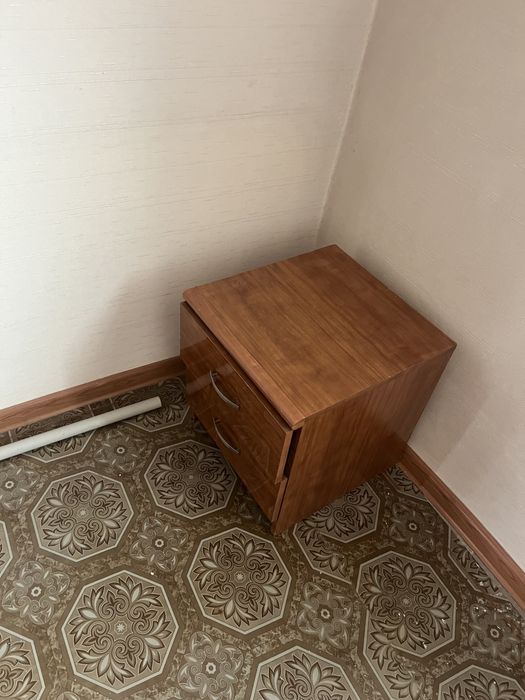 Кровать , матрас , тумбочки