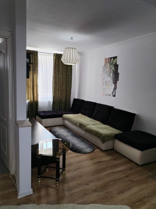 Închiriez 3 camere centru Piatra Neamț