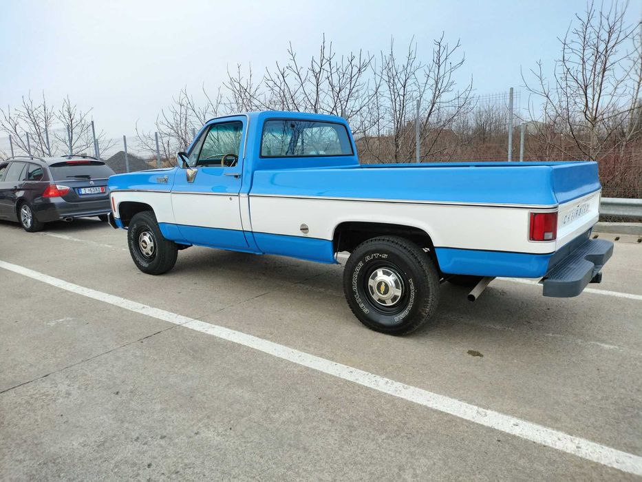 Chevrolet C20 Camper Special