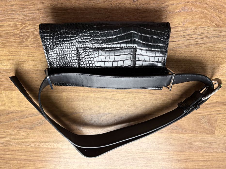 Borseta neagra Reserved