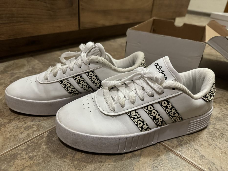 Обувки Adidas бели