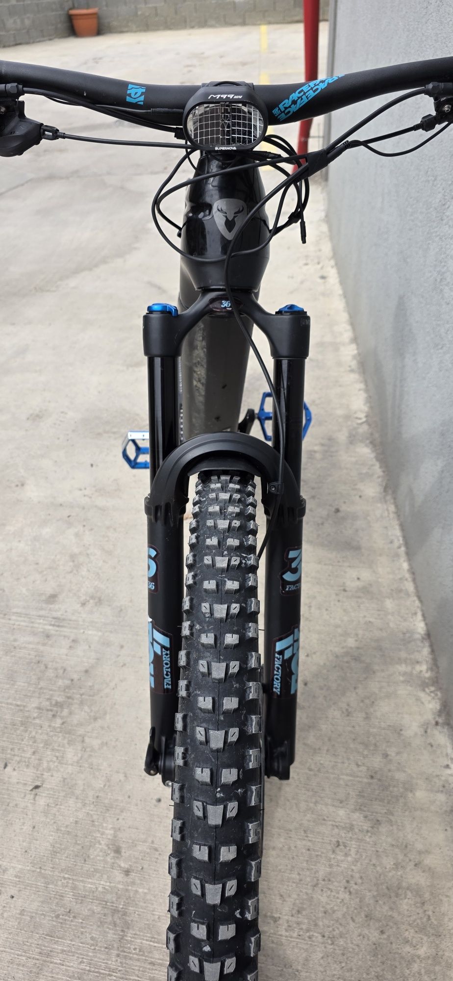 карбонов Rotwild rt750 е-байк