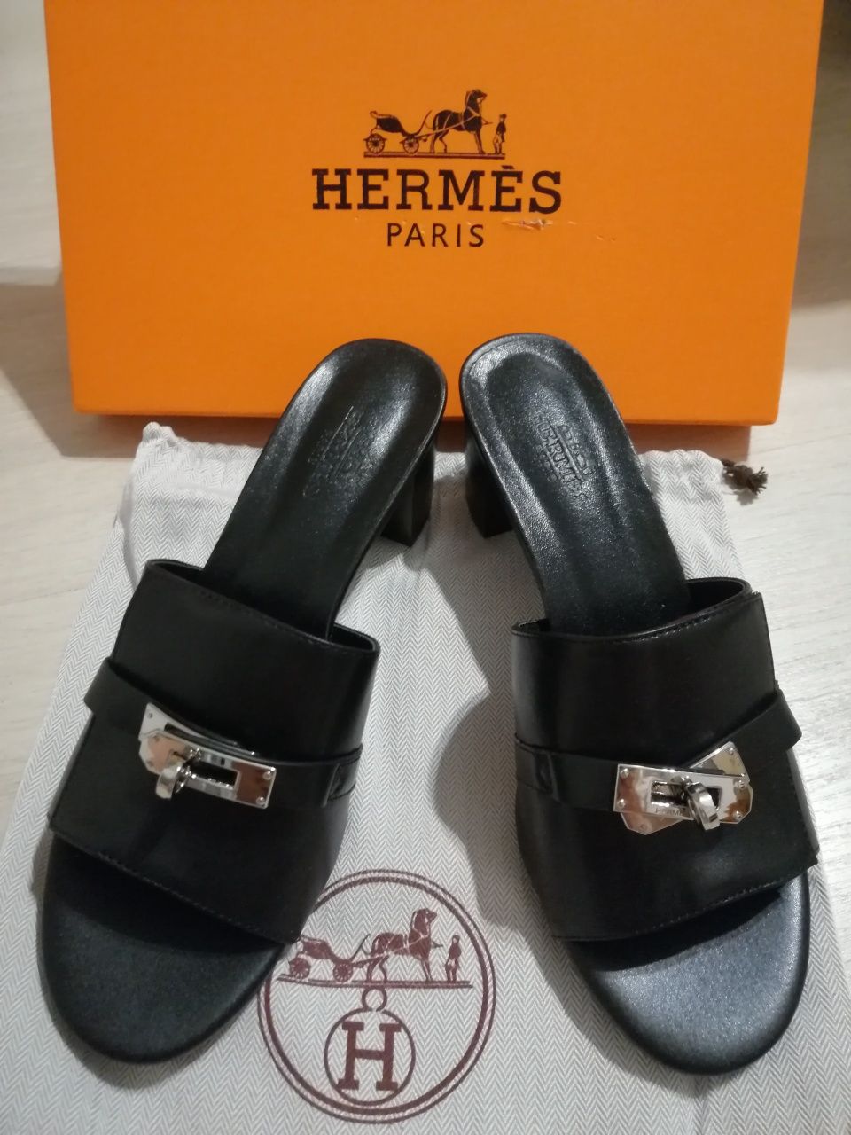 Sandale Hermes piele 100 % naturală noi negre
