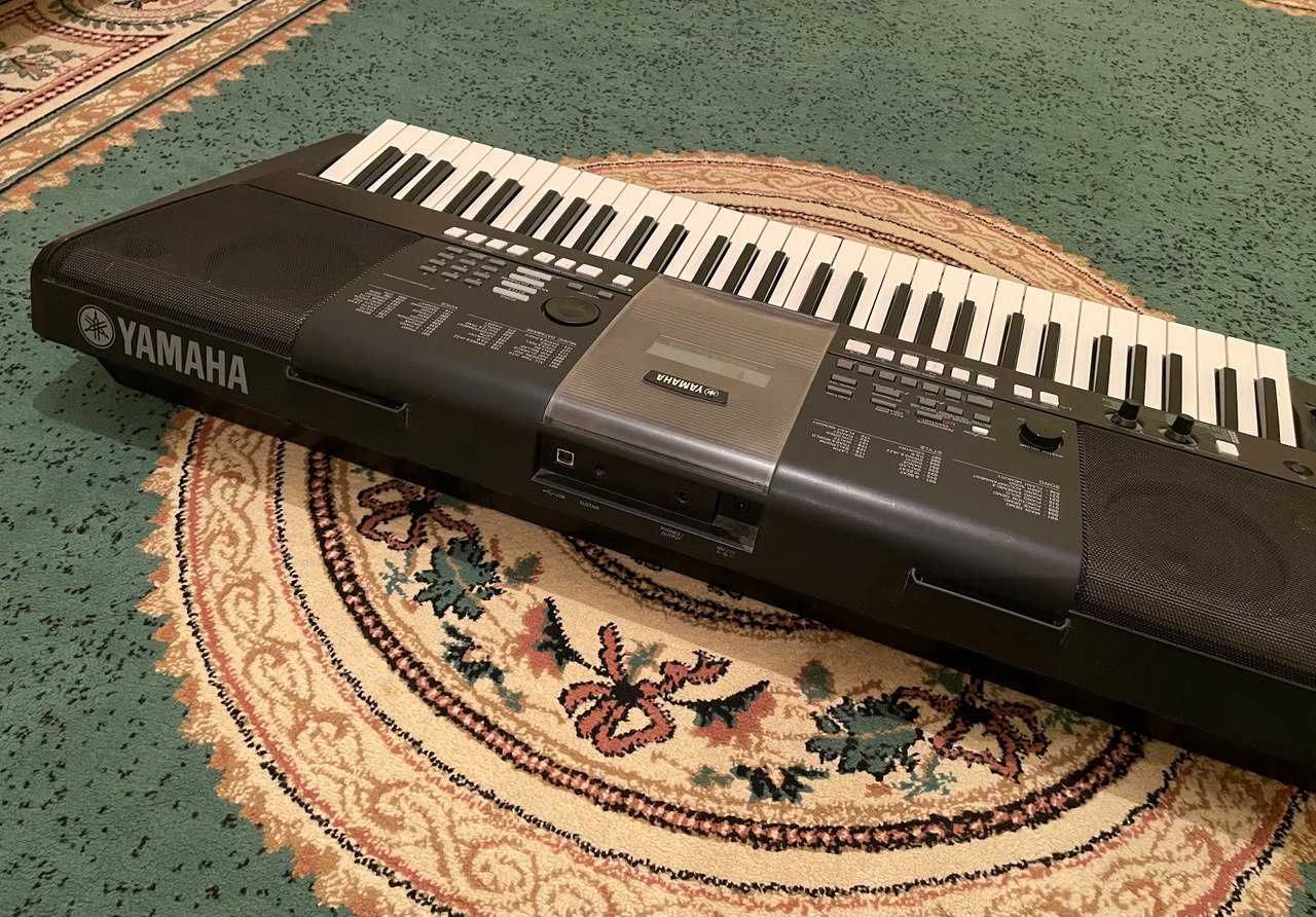 Продам синтезатор Yamaha PSR E423